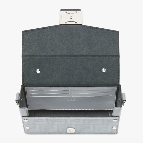 フェンディ バゲット ソフトトランク レザー バッグ コピー 3色 7VA565AJF4F0GXN