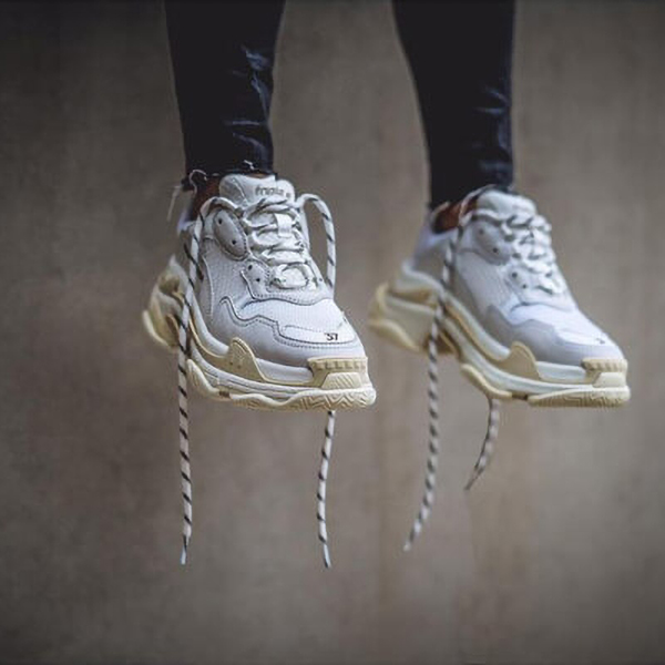 バレンシアガ スーパーコピー 奇跡の再入荷！即発送 入手困難 ☆ 激レア Triple S バレンシアガ 偽物
