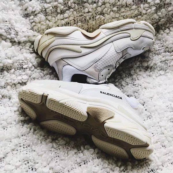 バレンシアガ スーパーコピー 奇跡の再入荷！即発送 入手困難 ☆ 激レア Triple S バレンシアガ 偽物