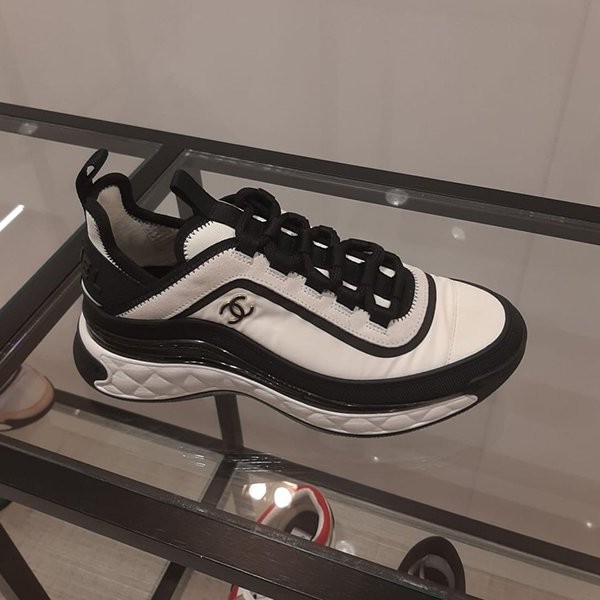 シャネル 2023完売スニーカーコピー大人ピンクベージュG39982 Y56536