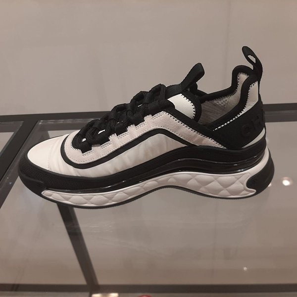 シャネル 2023完売スニーカーコピー大人ピンクベージュG39982 Y56536