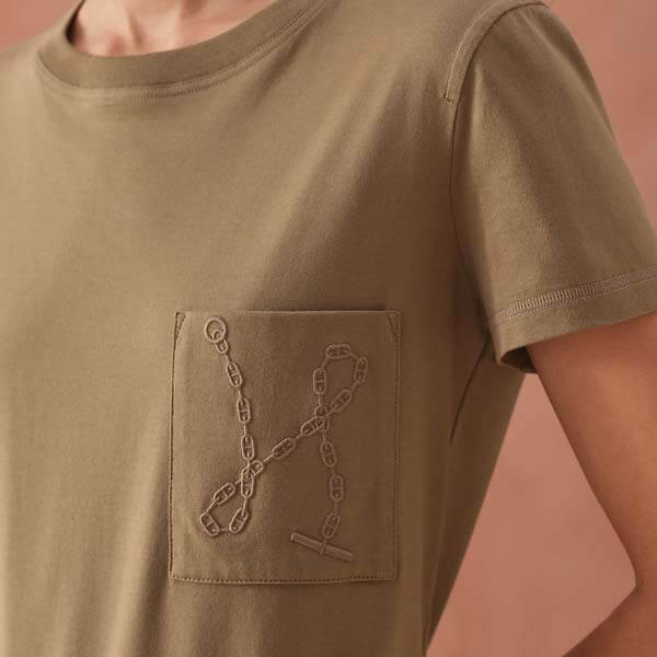 【エルメス Tシャツ 偽物】刺繍入ポケット付ストレートTシャツ 21SS フレッシュH0E4606D