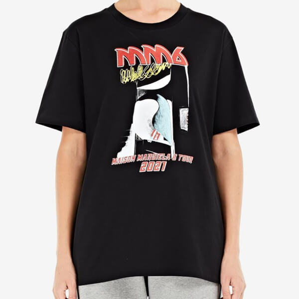 【メゾンマルジェラ Tシャツ パロディ】レトロなマルジェラ6ツアープリント S52GC0211S23955100