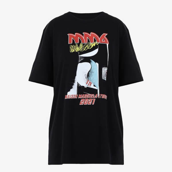 【メゾンマルジェラ Tシャツ パロディ】レトロなマルジェラ6ツアープリント S52GC0211S23955100