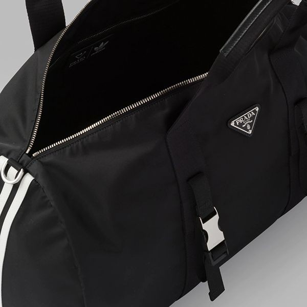 最新！プラダ アディダス 偽物 Re-Nylon ダッフルバッグ アディダス