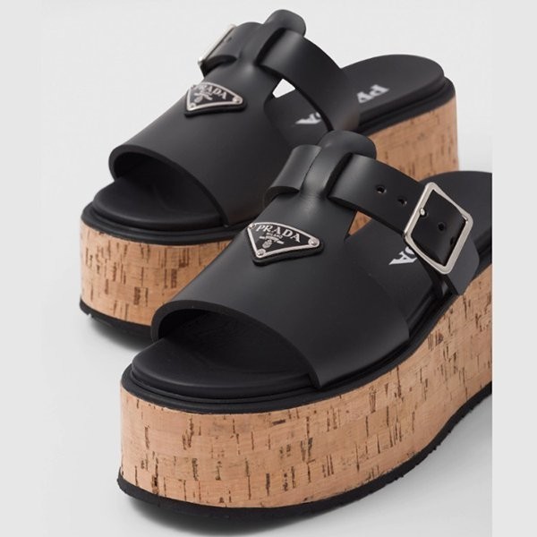 大注目プラダ 偽物 Rubber wedge platform sandals ウェッジサンダル