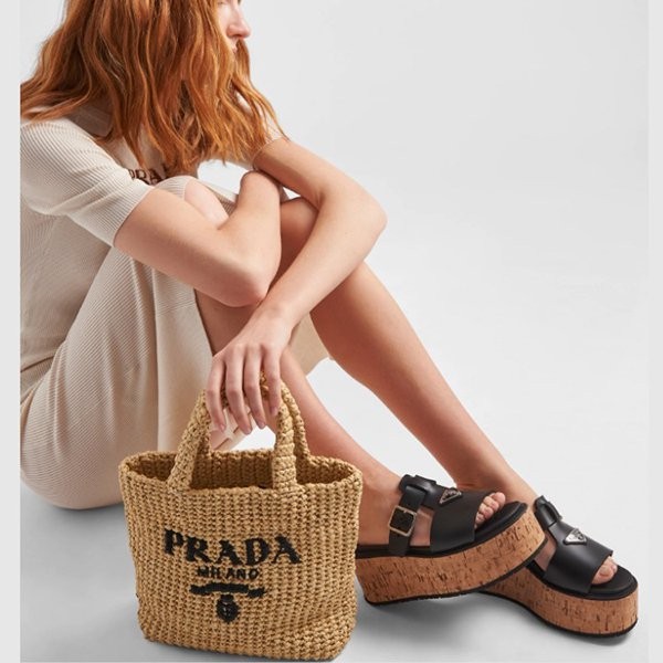 大注目プラダ 偽物 Rubber wedge platform sandals ウェッジサンダル