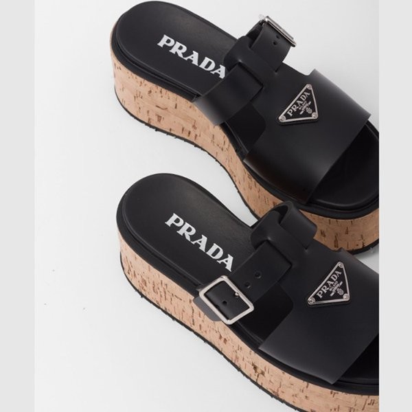 大注目プラダ 偽物 Rubber wedge platform sandals ウェッジサンダル