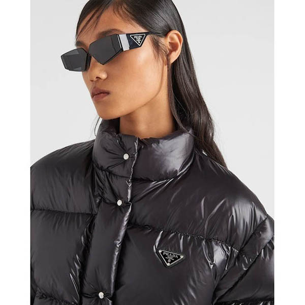 23年秋冬新作 プラダ クロップドダウン 偽物 Re-Nylon コンバーチブル ダウンジャケット
