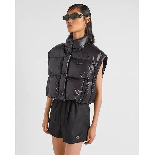 23年秋冬新作 プラダ クロップドダウン 偽物 Re-Nylon コンバーチブル ダウンジャケット