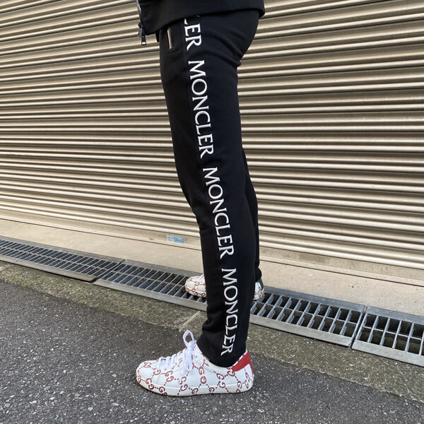 モンクレール パンツ 偽物 ロゴがオシャレなカジュアルパンツ 0918H72600V8183999 1年中使える.