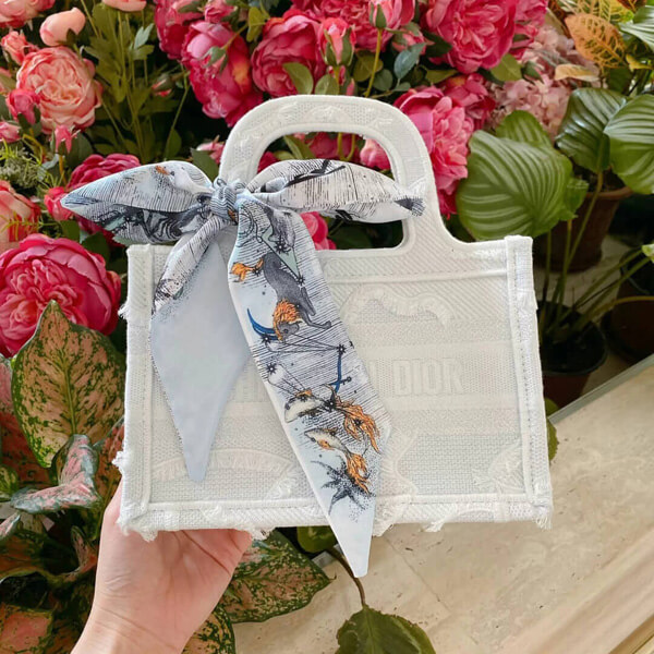 *新作*ディオールブックトート コピー BOOK TOTE MINI ミニサイズ★入手困難!!