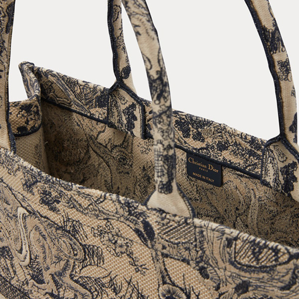 人気新作 ディオール ブックトート コピー 刺繍入りキャンバス “BOOK TOTE”バッグ M1286ZTDT_M928