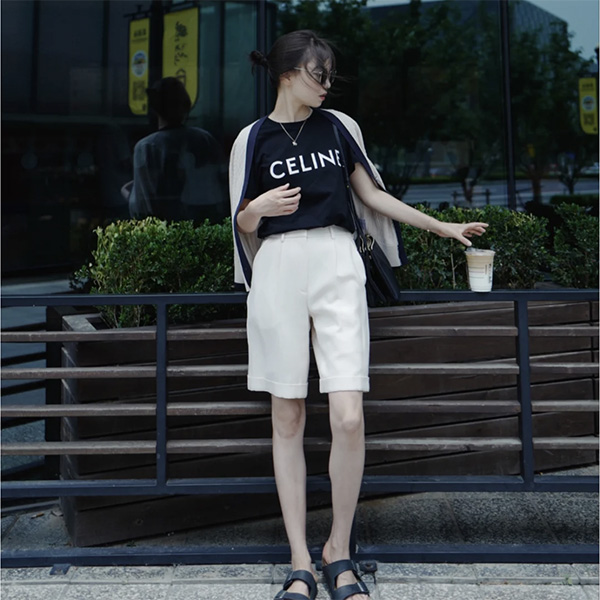 セリーヌ Tシャツ 激安 偽物 セリーヌ Tシャツ コピー 23年春夏 欲しい超限定 フロントロゴ 2X314916G38AW