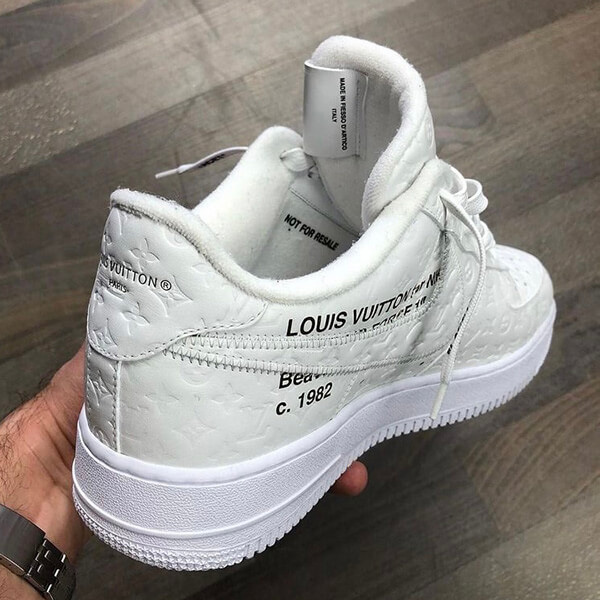ルイヴィトン ナイキ 偽物 エアフォースワン 偽物 エアフォース1 コピー スニーカー Air Force 1 完売必須