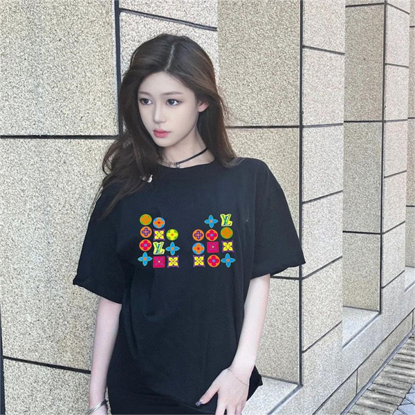 唯一無二の存在感を放つ ルイヴィトン スーパーコピー Ｔシャツ LOUIS VUITTON ロゴプリント カジュアル 純綿生地