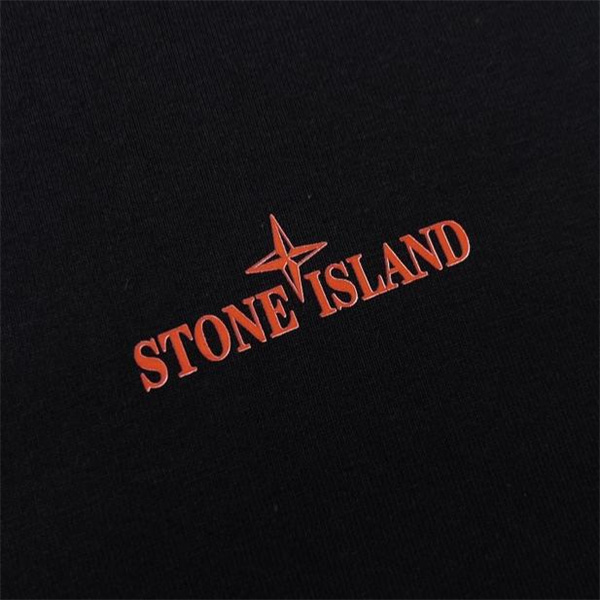 ストーンアイランド コピー Tシャツ 赤ドット模様 ブランドロゴ ユニーク メンズ STONE ISLAND