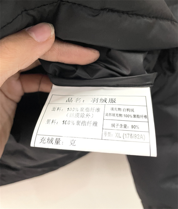 超軽量設計 高い保温力 STONE ISLAND ストーンアイランド コピー ダウン ジャケット ブラック