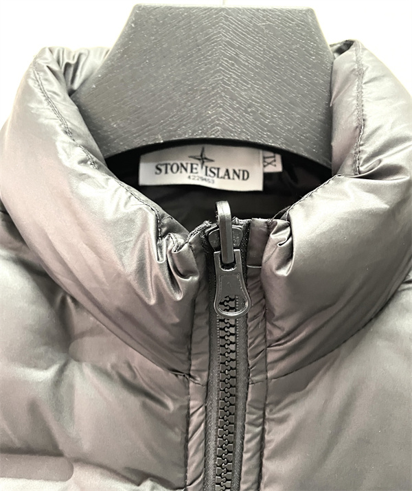 超軽量設計 高い保温力 STONE ISLAND ストーンアイランド コピー ダウン ジャケット ブラック