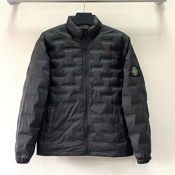 超軽量設計 高い保温力 STONE ISLAND ストーンアイランド コピー ダウン ジャケット ブラック