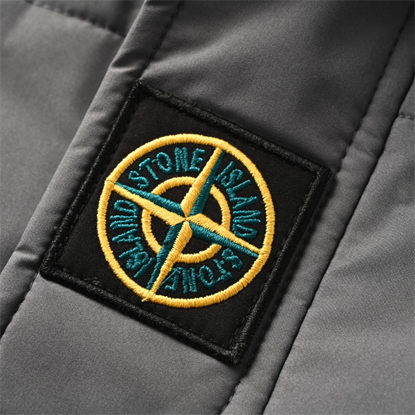 STONE ISLAND ストーンアイランド コピー 存在感抜群 高密度 中綿 フード ジャケット ブラック