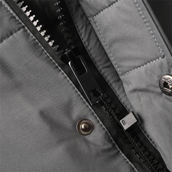 STONE ISLAND ストーンアイランド コピー 存在感抜群 高密度 中綿 フード ジャケット ブラック