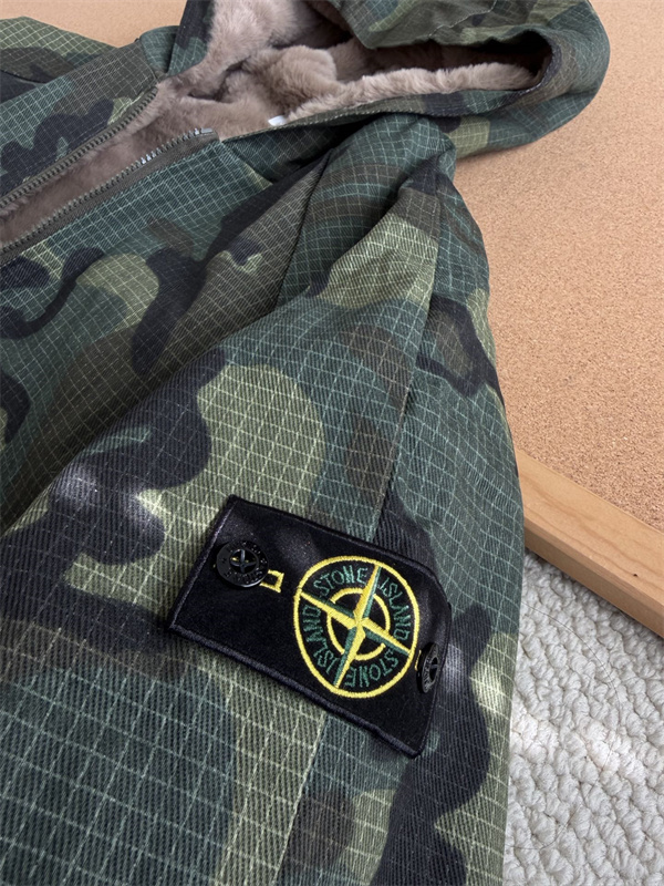 保温性抜群 冬仕様 防寒対策 カモフラージュ ジャケット STONE ISLAND ストーンアイランド コピー