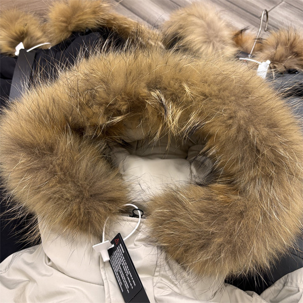 保温性抜群 防寒仕様 STONE ISLAND ストーンアイランド コピー ファー フード ジャケット 数量限定