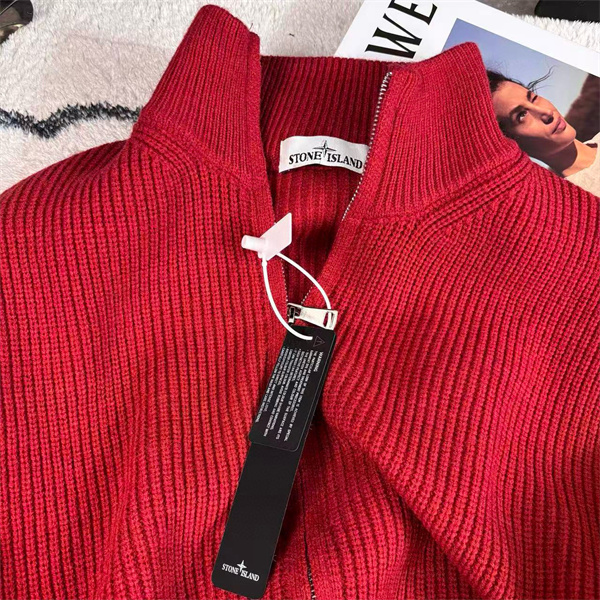 STONE ISLAND ストーンアイランド コピー 2026新作 存在感カラー しっかり編地 ハーフジップ ニット
