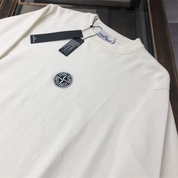  STONE ISLAND ストーンアイランド コピー 上質仕立て ミニマル表情 クルーネック ニット 定番モデル