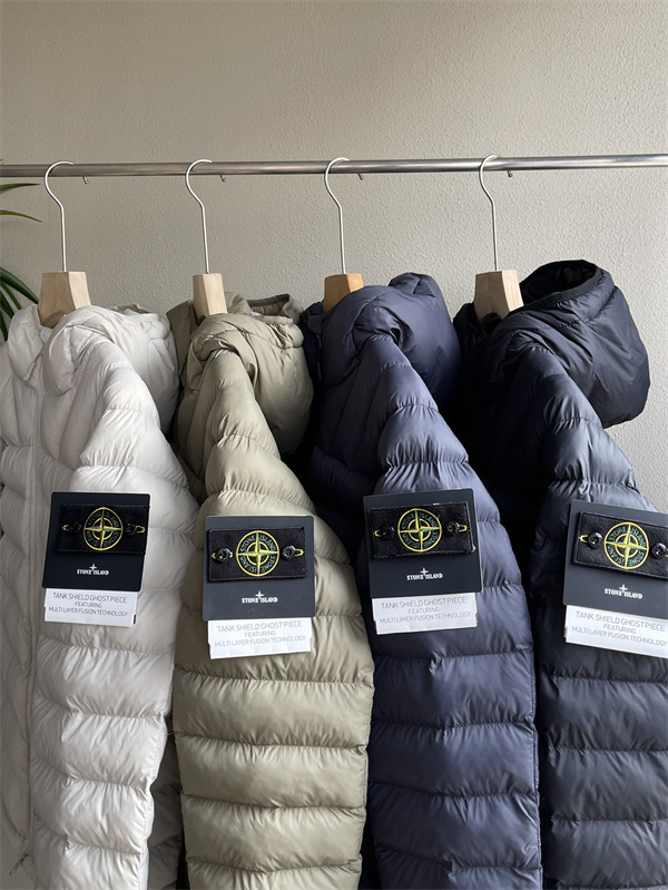 STONE ISLAND ストーンアイランド コピー 存在感アップ シルエット 中綿ジャケット 新作入荷