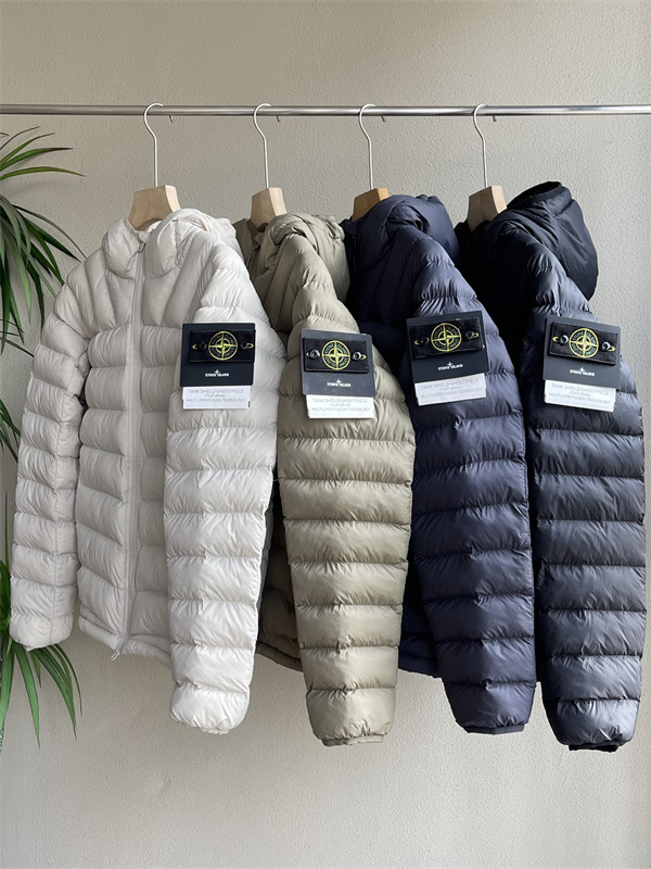 STONE ISLAND ストーンアイランド コピー 存在感アップ シルエット 中綿ジャケット 新作入荷