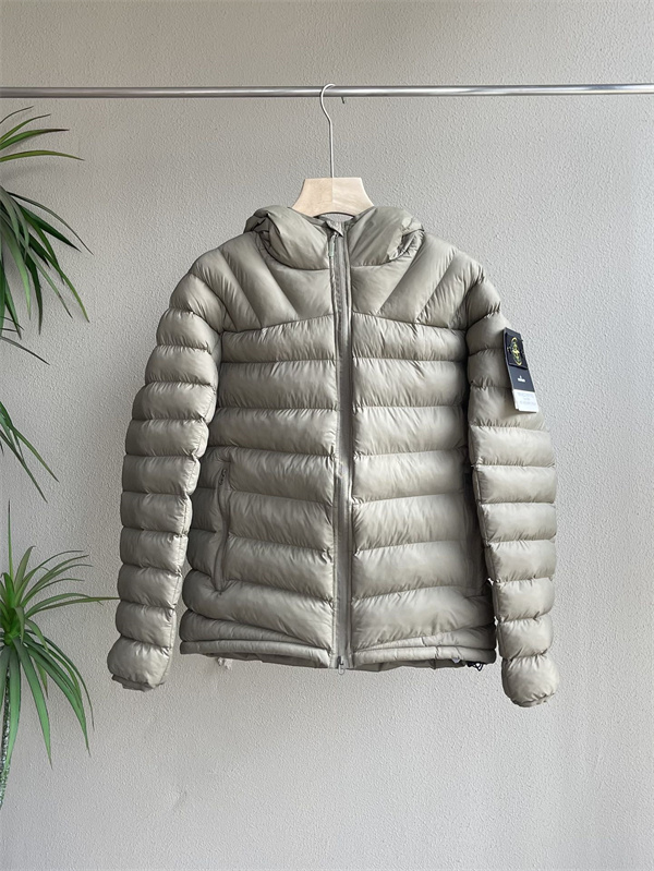 STONE ISLAND ストーンアイランド コピー 存在感アップ シルエット 中綿ジャケット 新作入荷