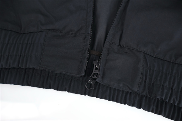 実用性 防風仕様 動きやすさ STONE ISLAND ストーンアイランド コピー ダウンジャケット 注目