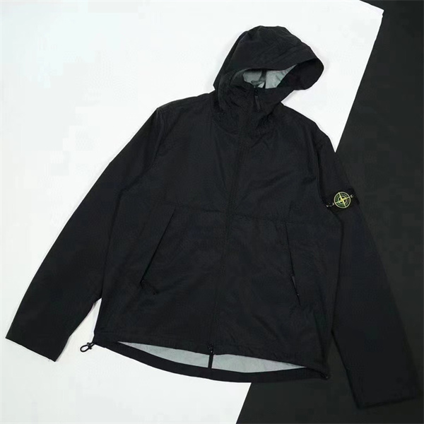 高機能 防寒中綿仕様 フーデッドデザイン 冬季対応 アウター ストーンアイランド コピー STONE ISLAND