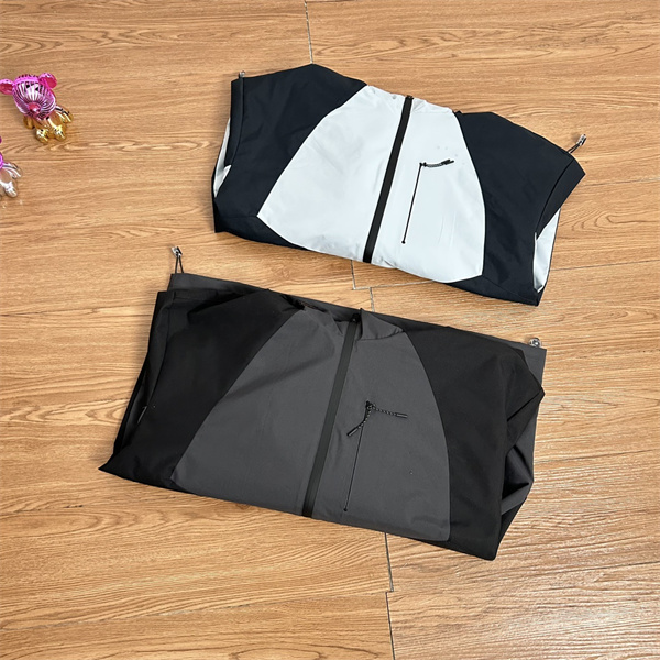  ストーンアイランド コピー STONE ISLAND 注目 バイカラーパネル 防風設計 アクティブ向け ジャケット