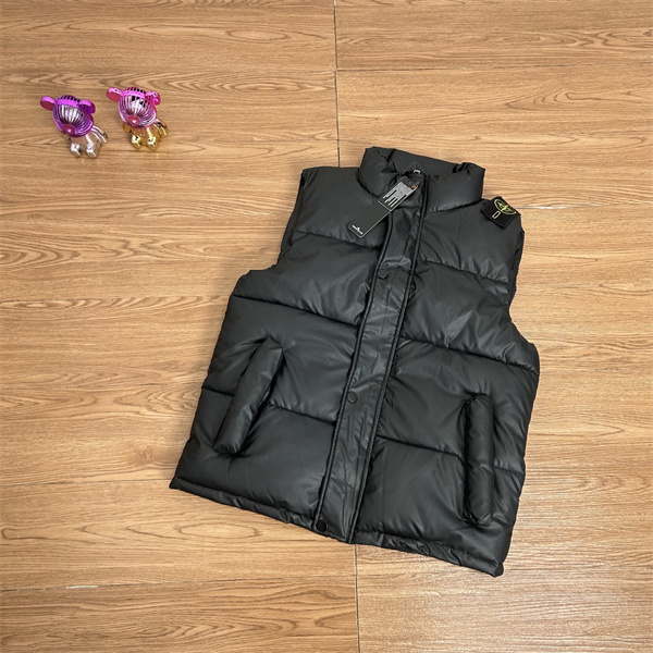 ストーンアイランド コピー STONE ISLAND 実用性抜群 中綿ベスト 防寒対策 レイヤード対応 アイテム