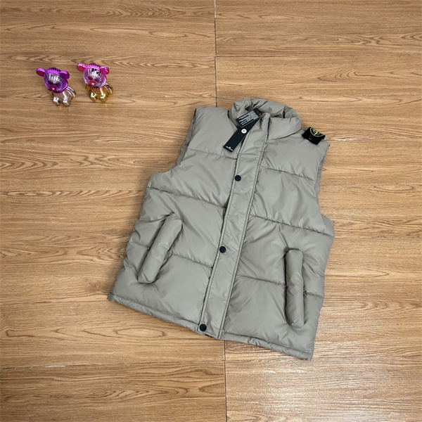 ストーンアイランド コピー STONE ISLAND 実用性抜群 中綿ベスト 防寒対策 レイヤード対応 アイテム