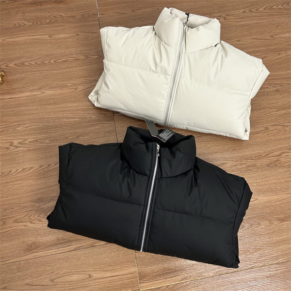 上質 中綿ボリューム 冬向け ダウンジャケット ストーンアイランド コピー STONE ISLAND