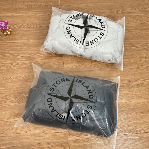 ストーンアイランド コピー STONE ISLAND 高保温 フーデッド構造 防寒重視 ダウンアウター