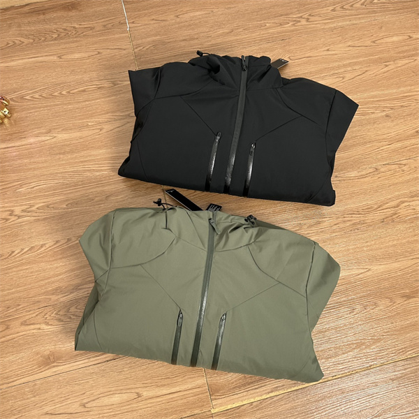 ストーンアイランド コピー STONE ISLAND 耐寒 フルカバー設計 防風構造 アウター