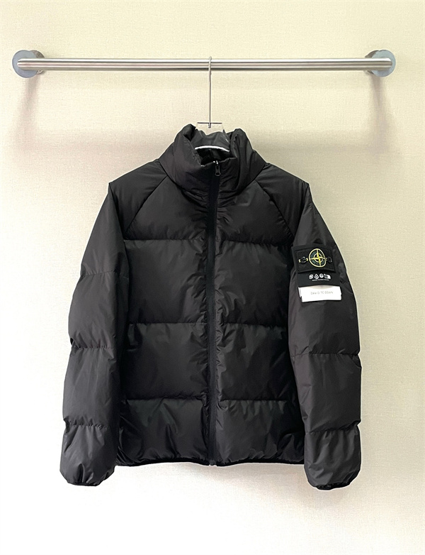 軽快 ボリューム中綿 冷え対策 ダウンジャケット ストーンアイランド コピー STONE ISLAND
