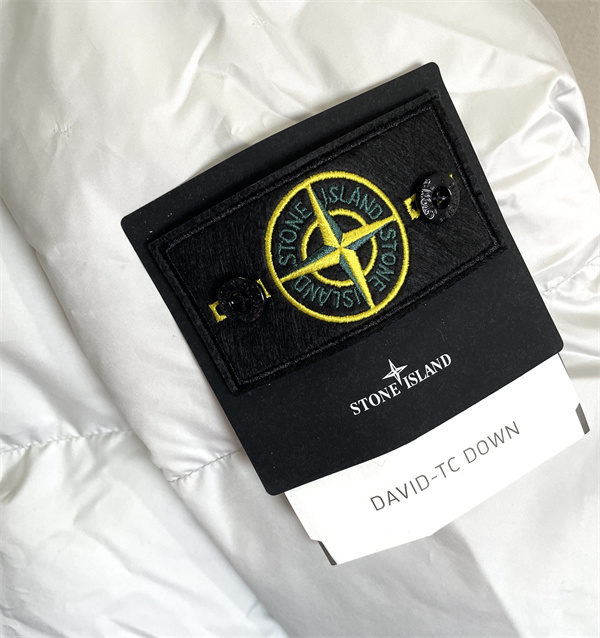 軽快 ボリューム中綿 冷え対策 ダウンジャケット ストーンアイランド コピー STONE ISLAND