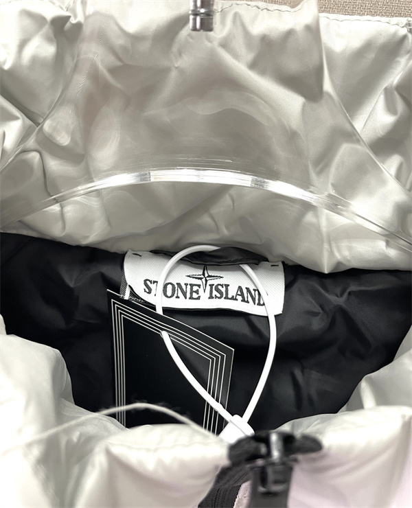 軽快 ボリューム中綿 冷え対策 ダウンジャケット ストーンアイランド コピー STONE ISLAND