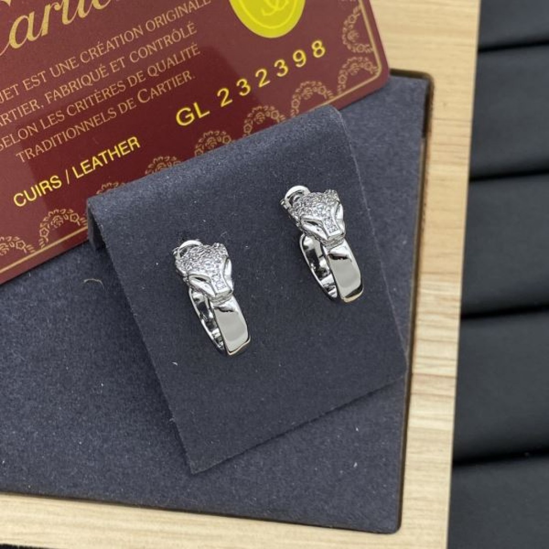 CARTIER コピー イヤリング ロゴ 累積売上総額第１位 カルティエ