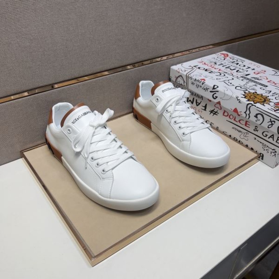 DOLCE＆GABBANA 個性的で軽やかな ドルチェ＆ガッバーナ コピー カジュアルシューズ
