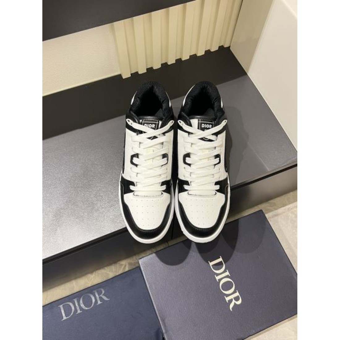 上質でモダンな印象DIOR コピー カジュアルシューズ スタイリッシュなデザイン