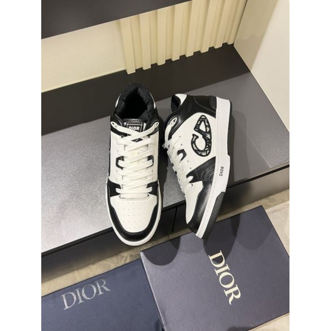 上質でモダンな印象DIOR コピー カジュアルシューズ スタイリッシュなデザイン