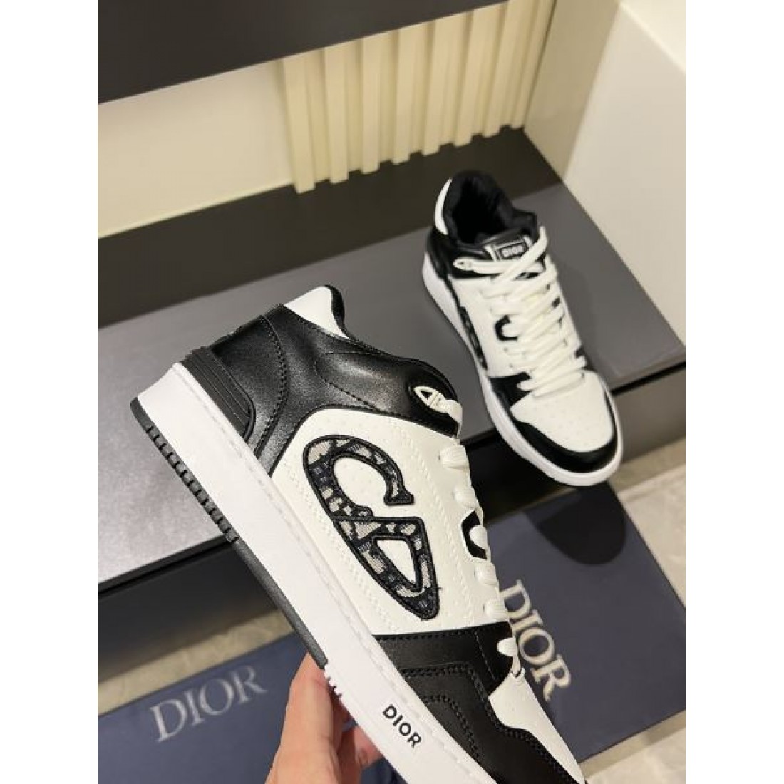 上質でモダンな印象DIOR コピー カジュアルシューズ スタイリッシュなデザイン