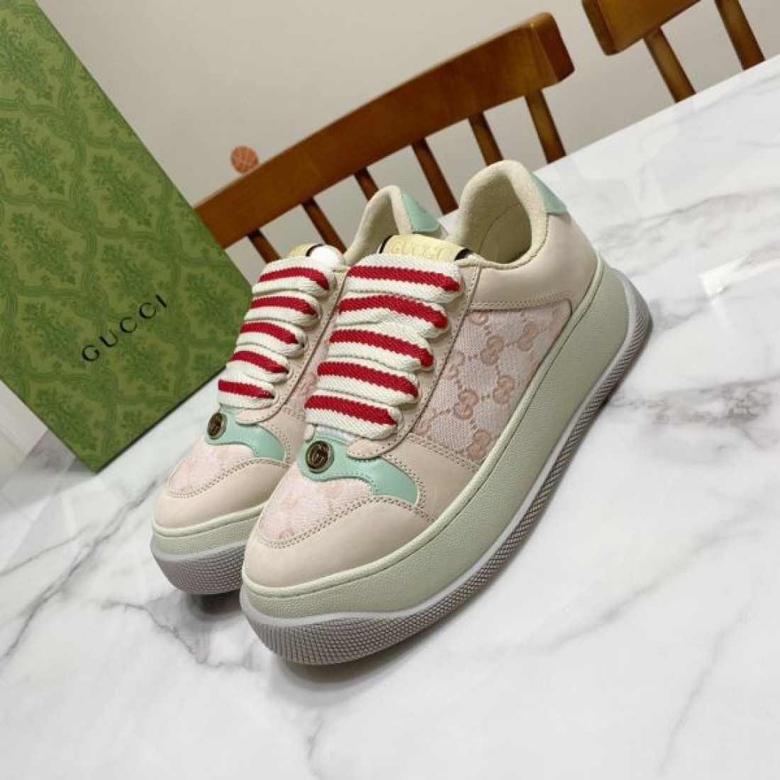 海外大人気アイテム GUCCI スーパーコピー カジュアルシューズ 世界中で人気
